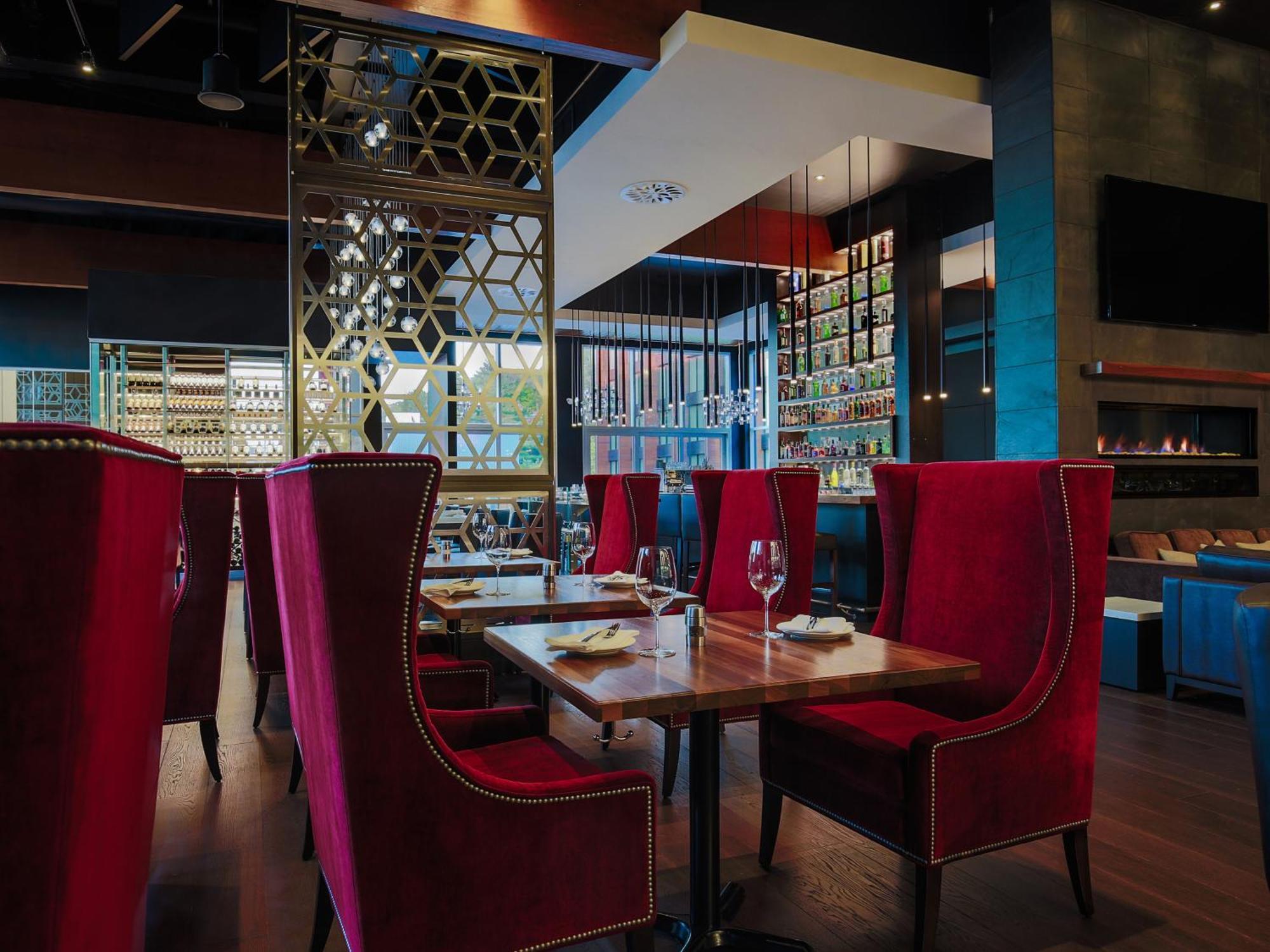 Otl Gouverneur Sherbrooke Exterior foto Interior of a PF. Chang's in Las Vegas
