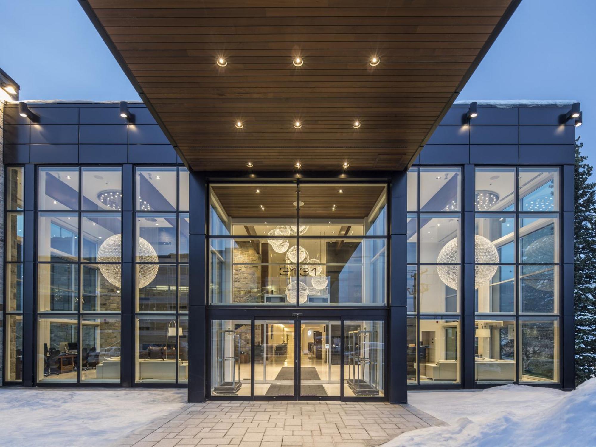 Otl Gouverneur Sherbrooke Exterior foto The entrance to the hotel