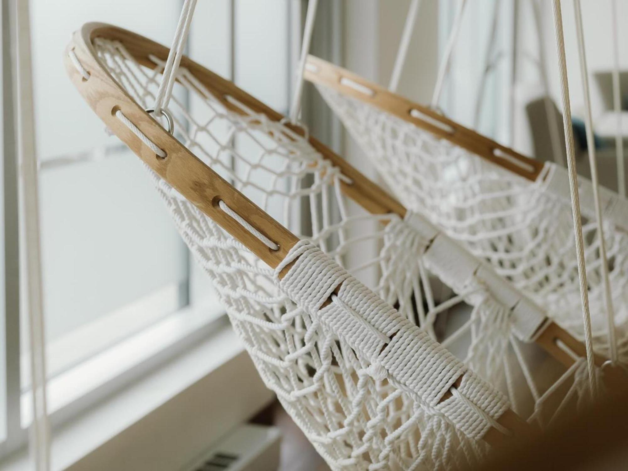 Otl Gouverneur Sherbrooke Exterior foto A hammock chair